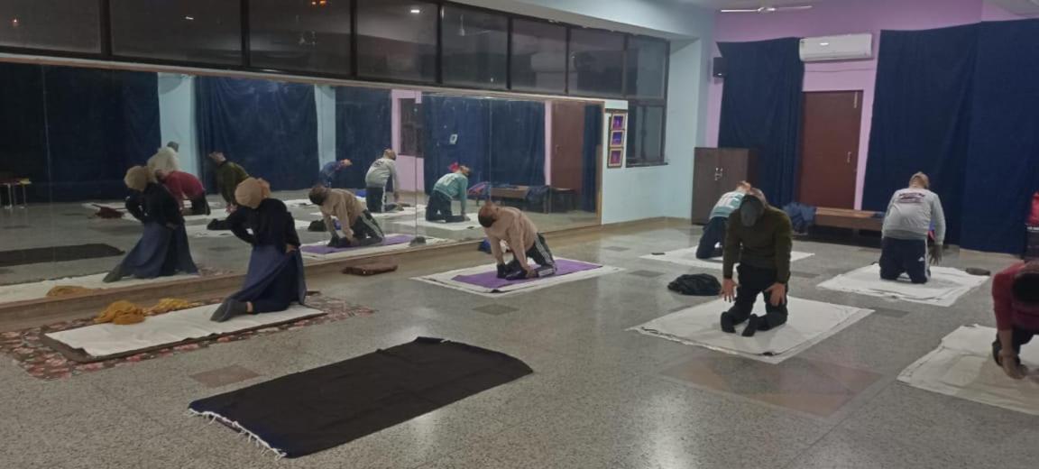 グレーター・ノイダ Yog Bhawanアパートホテル エクステリア 写真